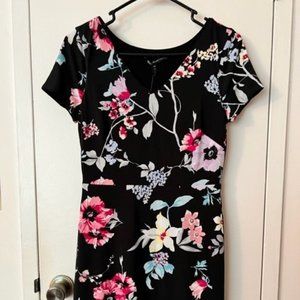 ***New w/Tags $99 REVERSIBLE Floral White House Black Market Dress Size SP***